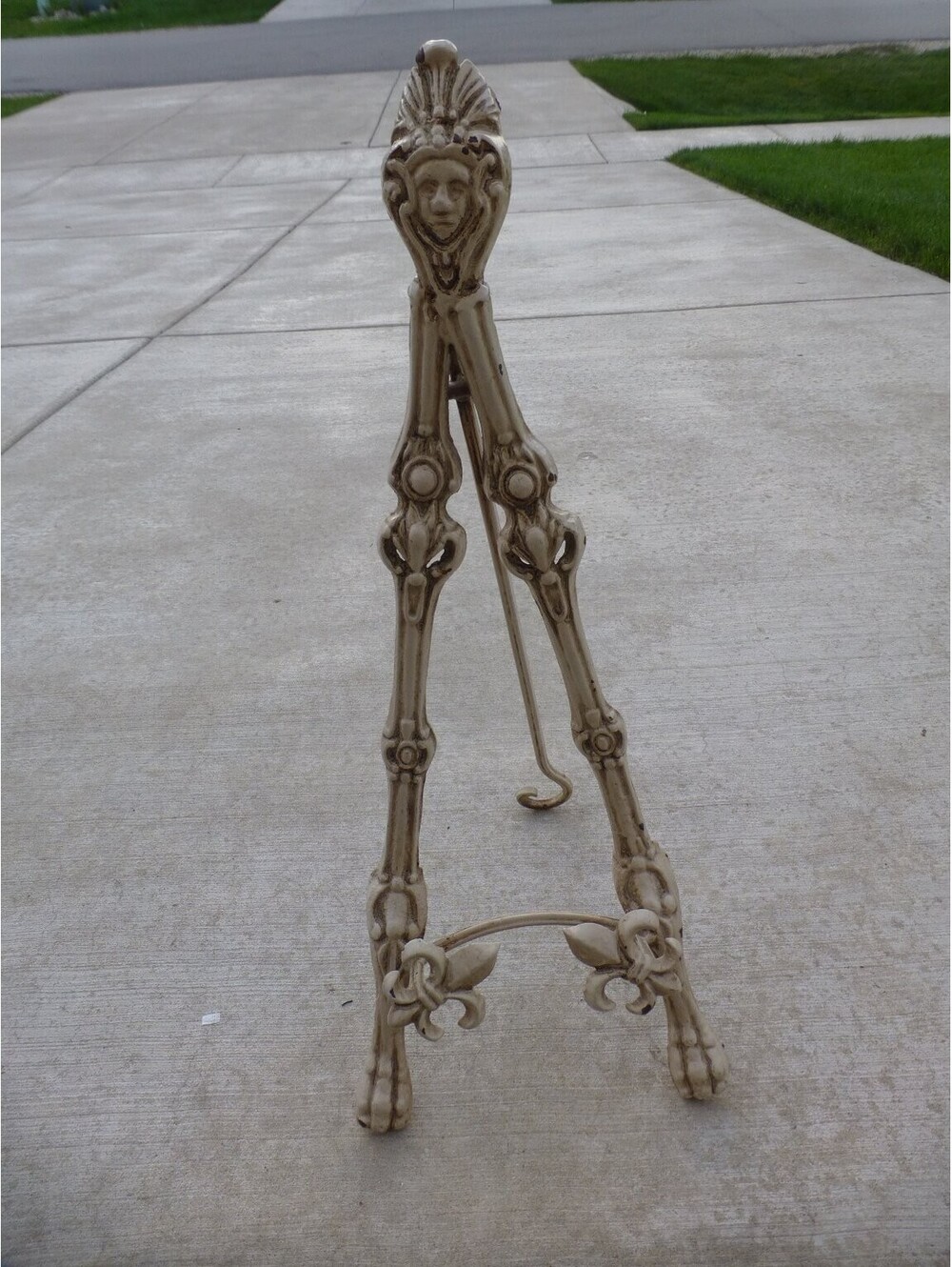 Vintage Cast Iron Decorative Easel Stand 21.5" Cream Fleur de Lis Display Art A3